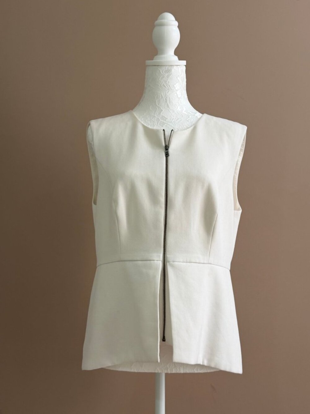 BCBGMAXAZRIA zipped top Size L